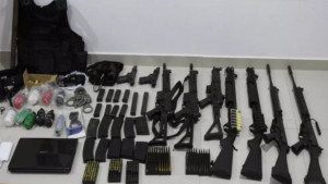 Policia de MG é preso em Porto Seguro com armas roubadas